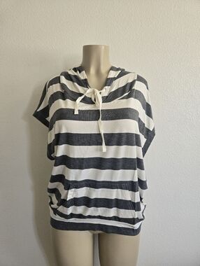 Striped Hooded Short-Sleeve Top in White and Charcoal